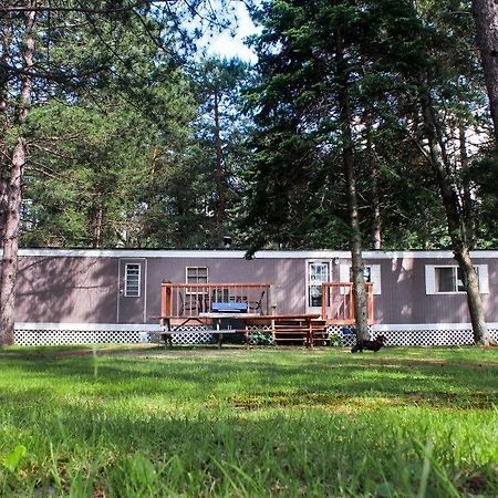 Algonquin'S Edge Resort Madawaska Exterior photo