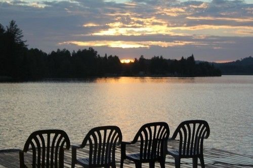 Algonquin'S Edge Resort Madawaska Exterior photo